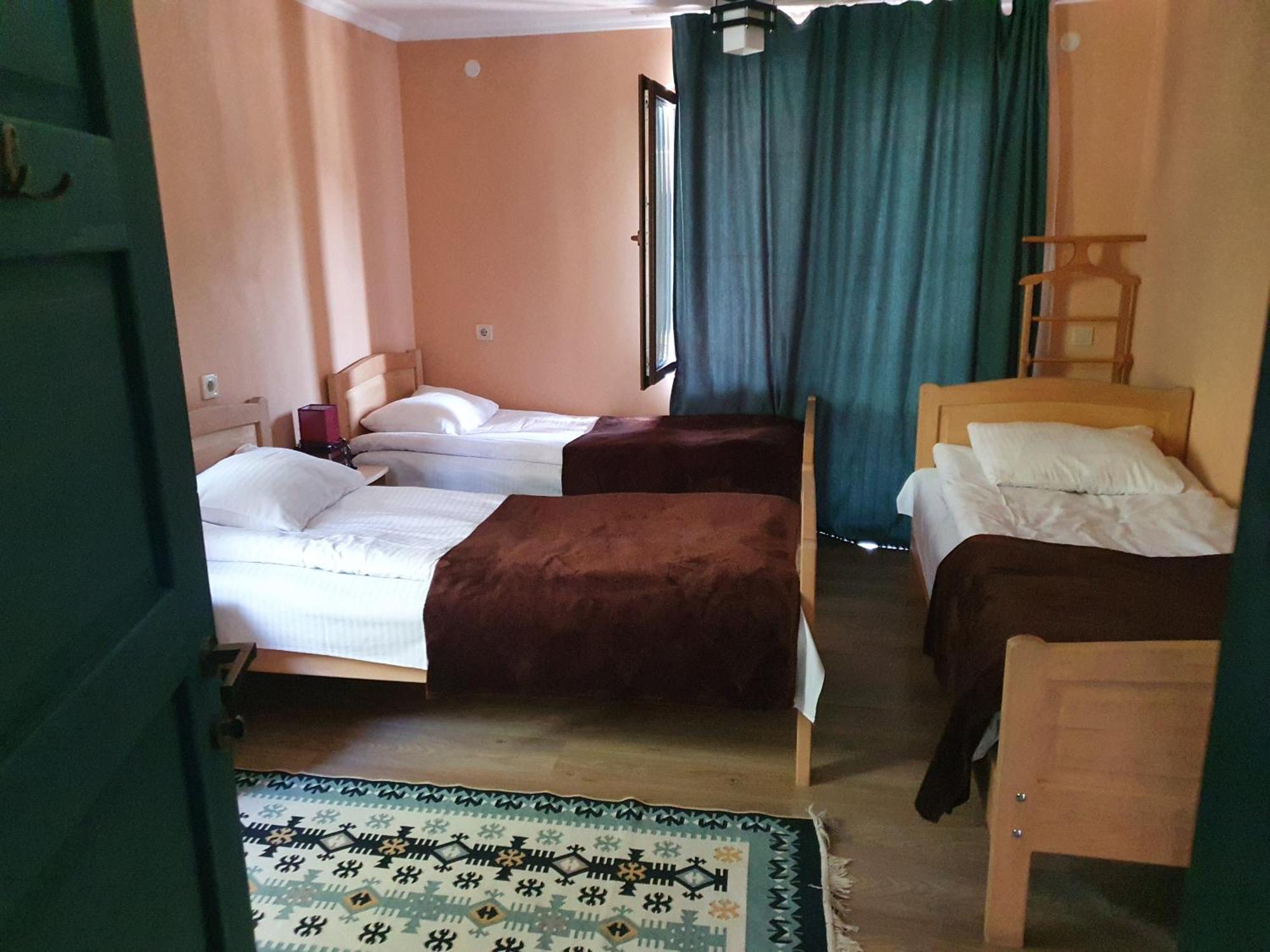 ميستيا Guesthouse Edelweiss الغرفة الصورة